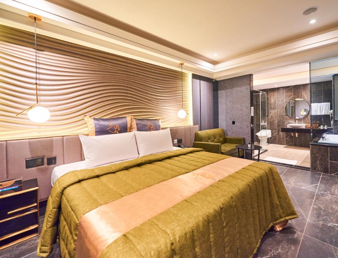 Sun Motel Kaohsiung Luaran gambar