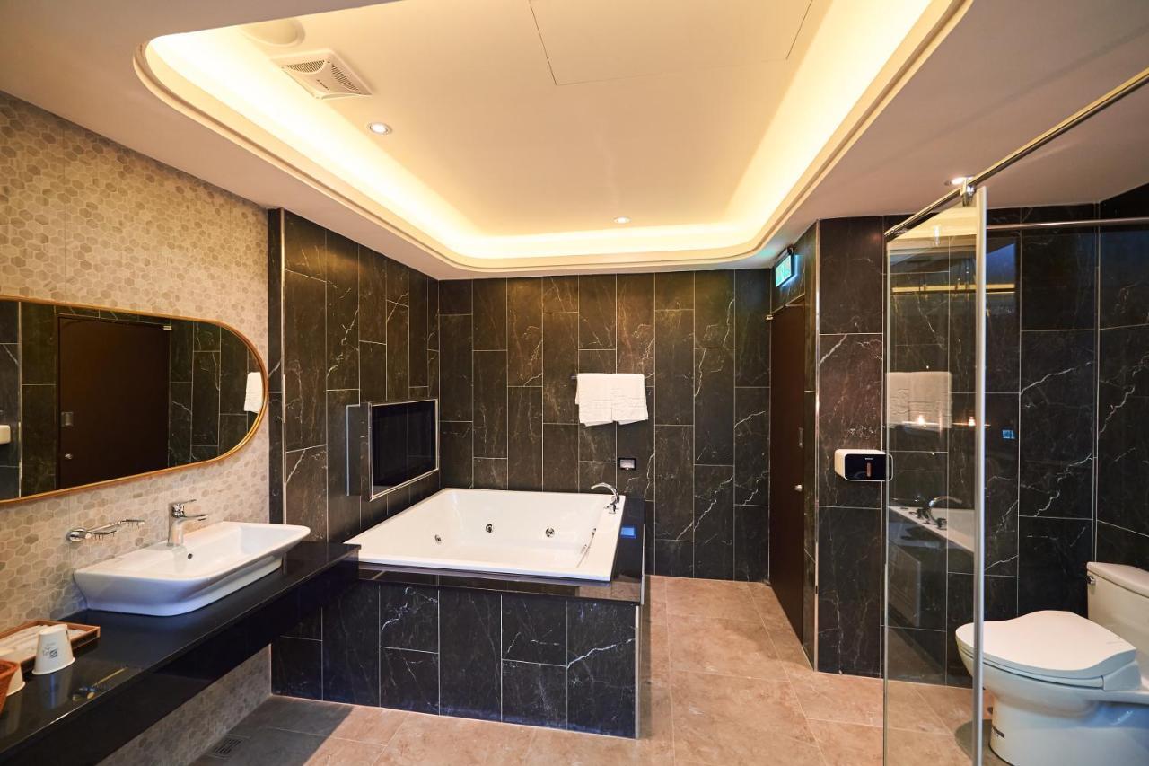 Sun Motel Kaohsiung Luaran gambar
