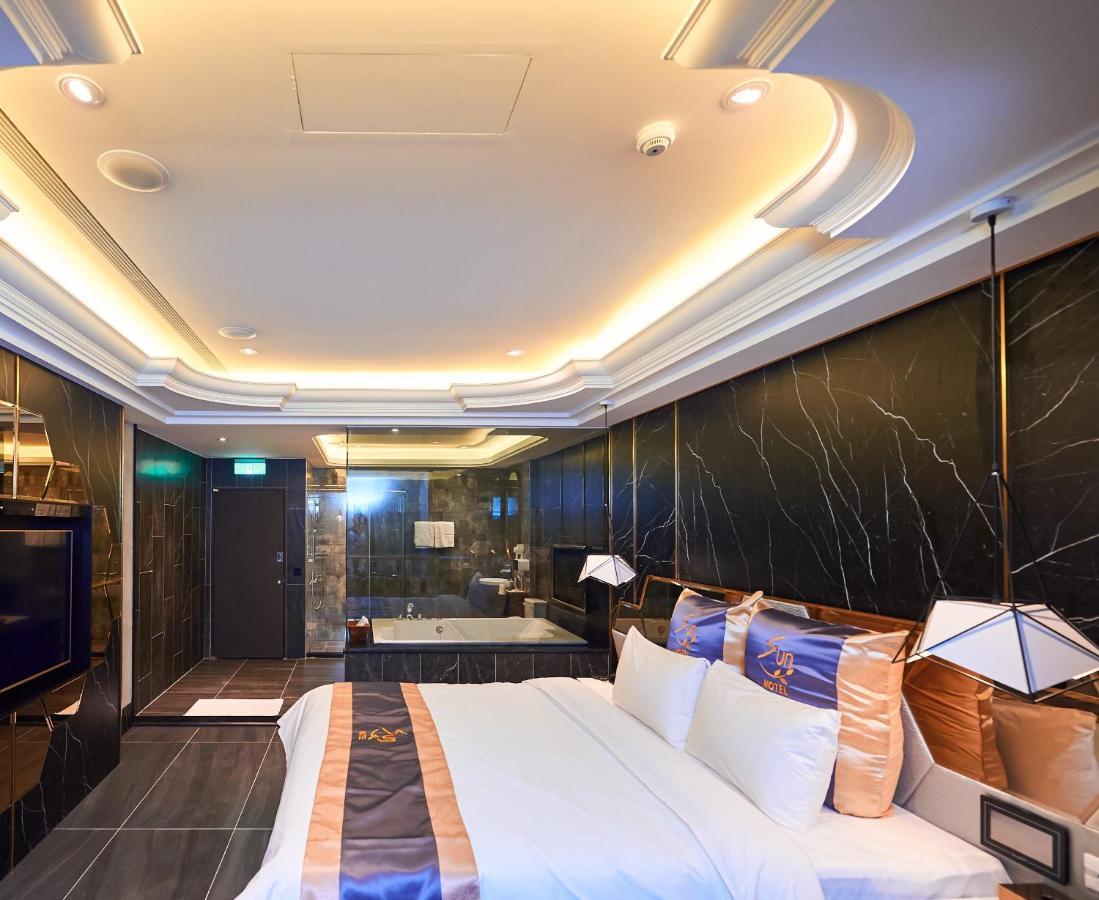 Sun Motel Kaohsiung Luaran gambar