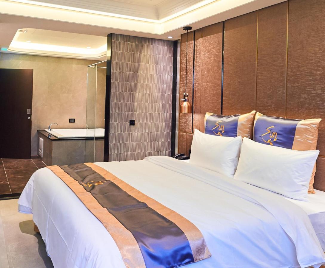 Sun Motel Kaohsiung Luaran gambar